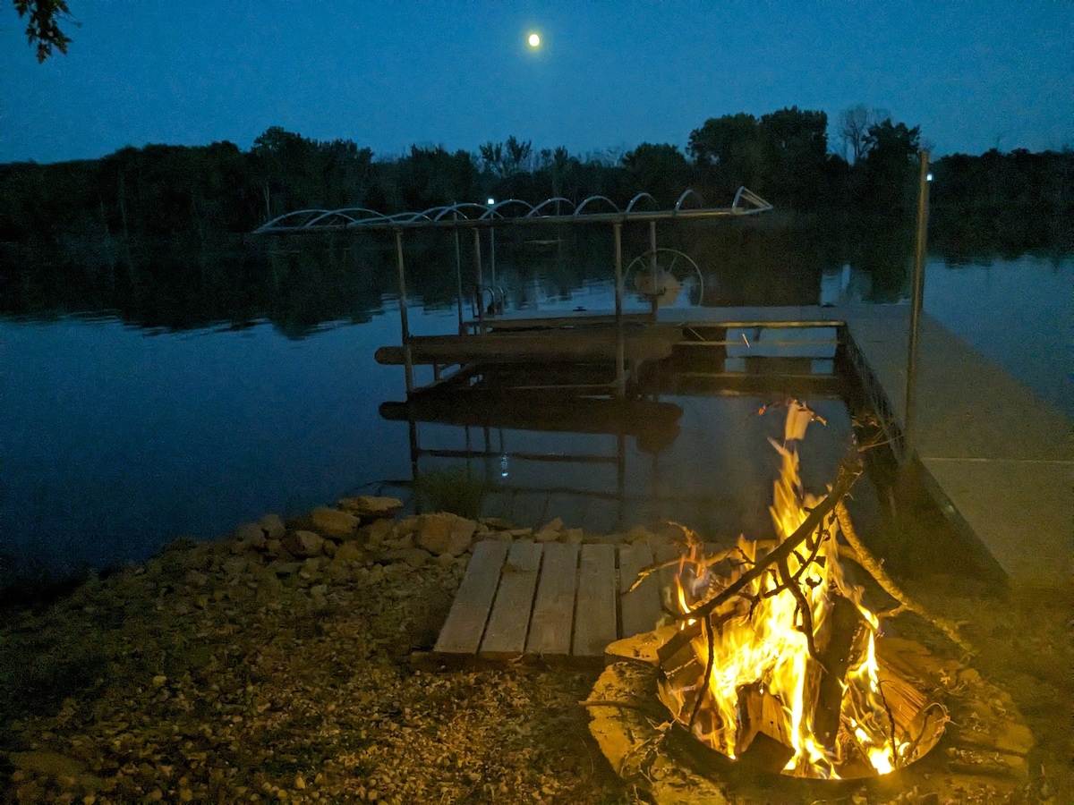 Rock River Hideaway -滨海，带码头