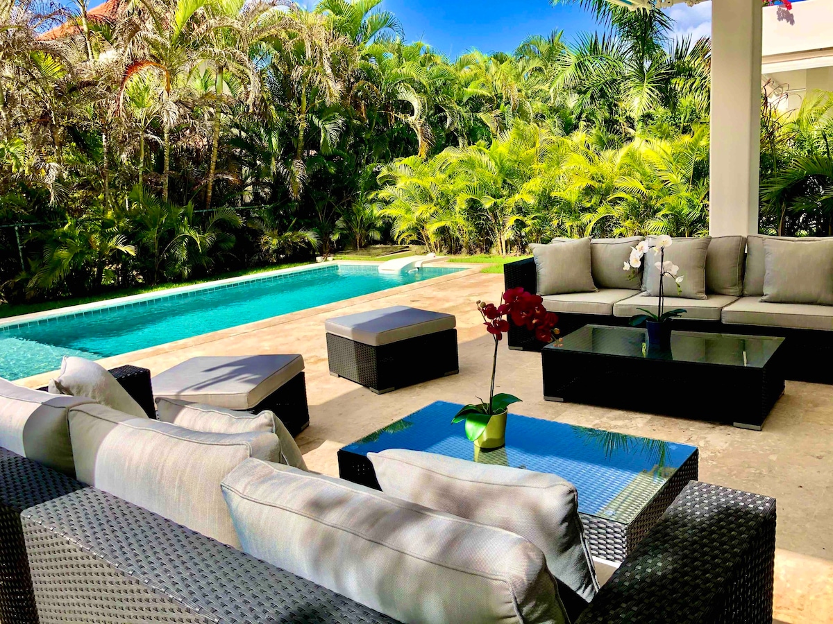 Luxury villa in Puntacana, pool/golf/beach-J26