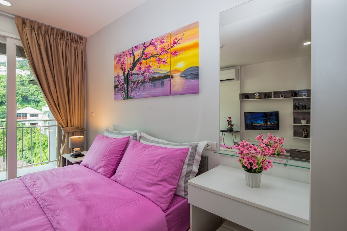 卡塔海滩上设备齐全的可爱公寓，距离海滩仅900米