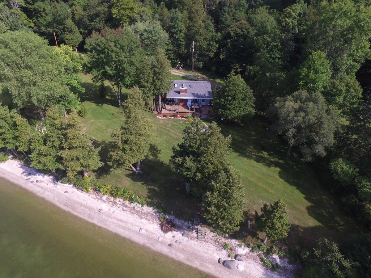 多尔郡海滨小屋（ Door County Waterfront Cottage ） ，可