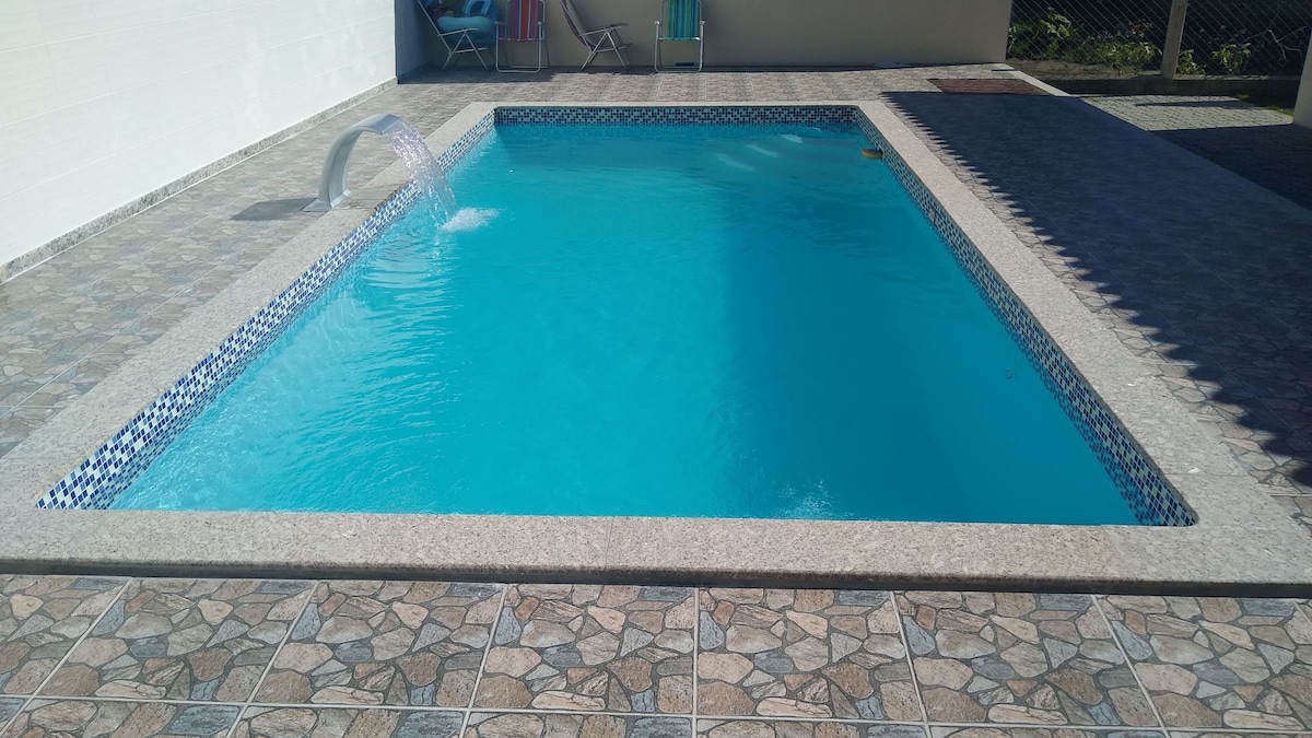 Suíte Luxo 1 c/piscina, área churrasco, próx Praia