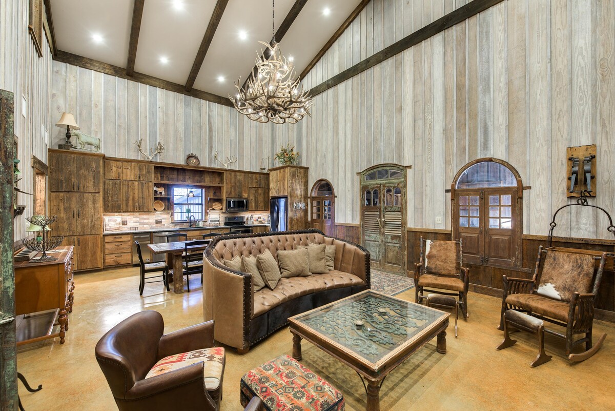 Hill Country Luxury Lodging