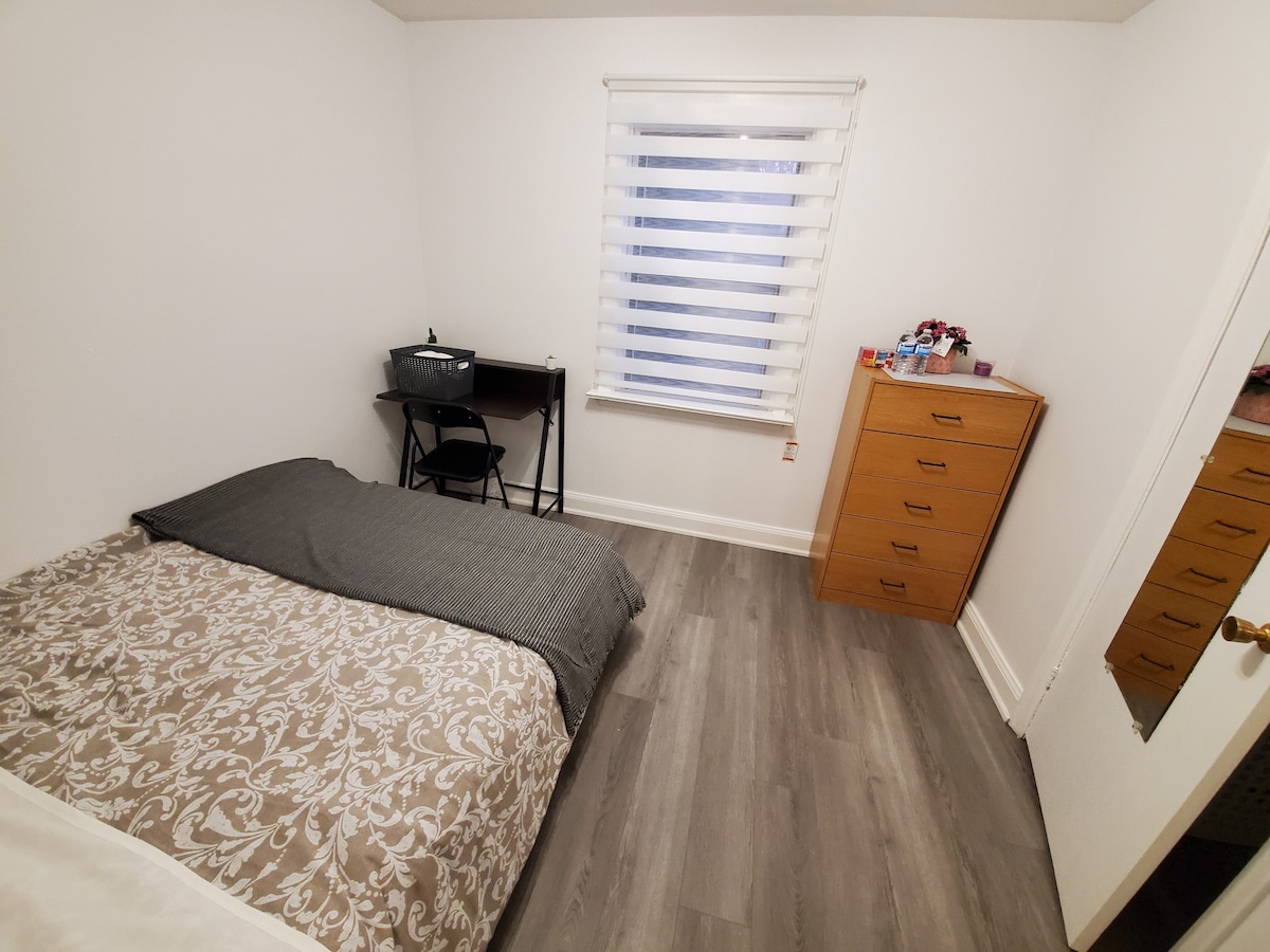 多伦多湖岸设有1张独立房间双人床。