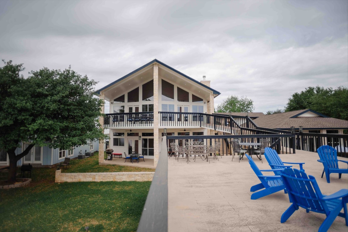 Lakefront Retreat w/ Pool & Game Room