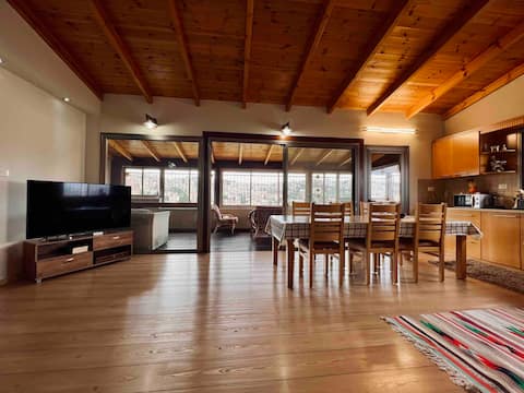 Cozy wood apartment with great view to Nazareth