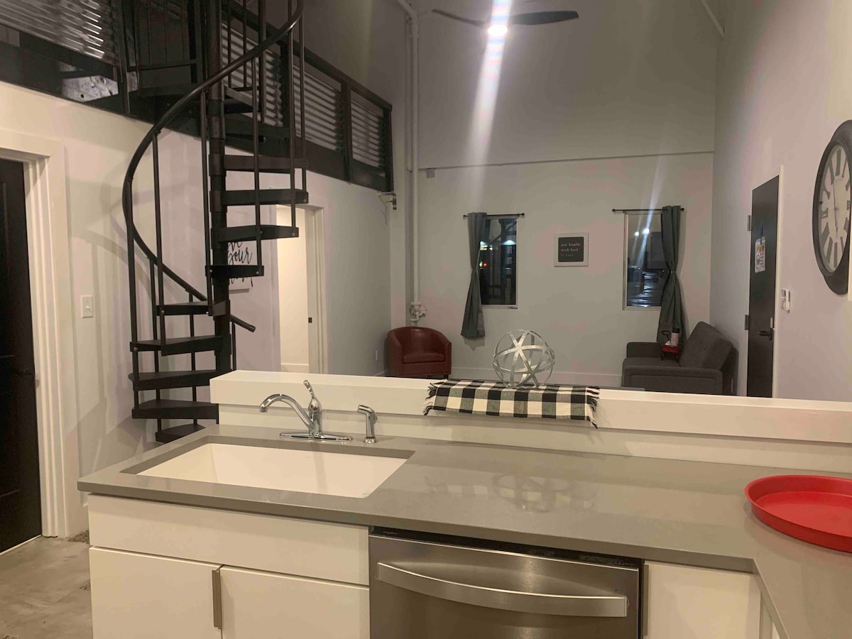 Unique Loft in Downtown Bowling Green