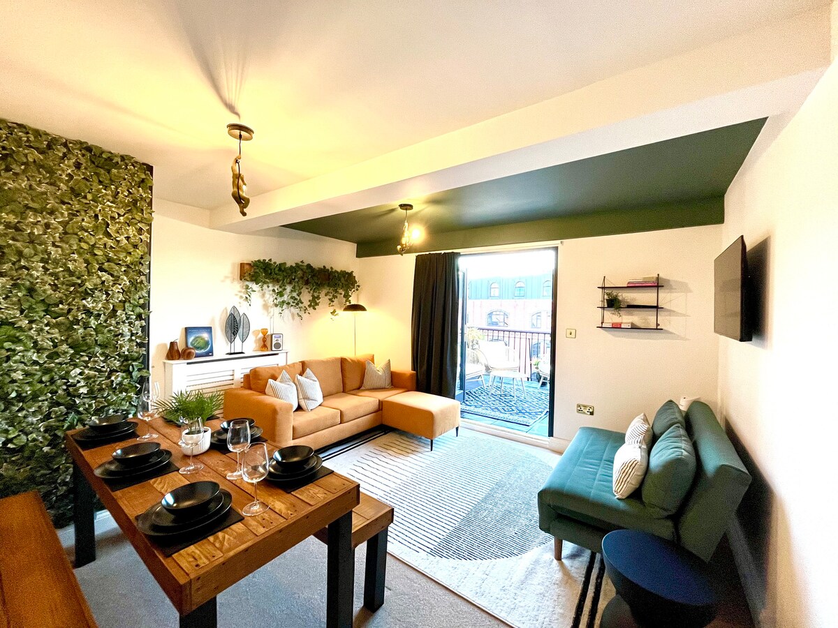 Town centre- Walk to beach- Roof Terrace- Sleeps 6