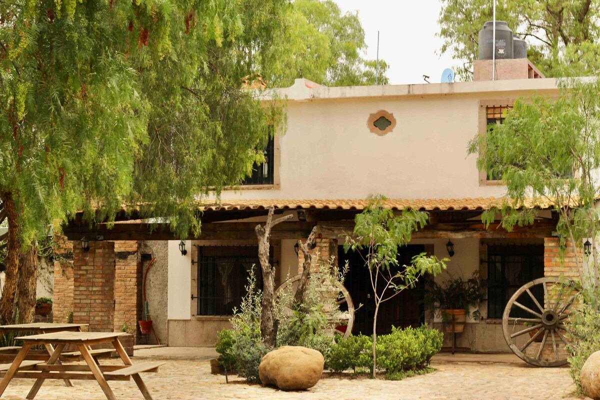 Casa Juanita/Rancho Entre Olivos Feria San Marcos