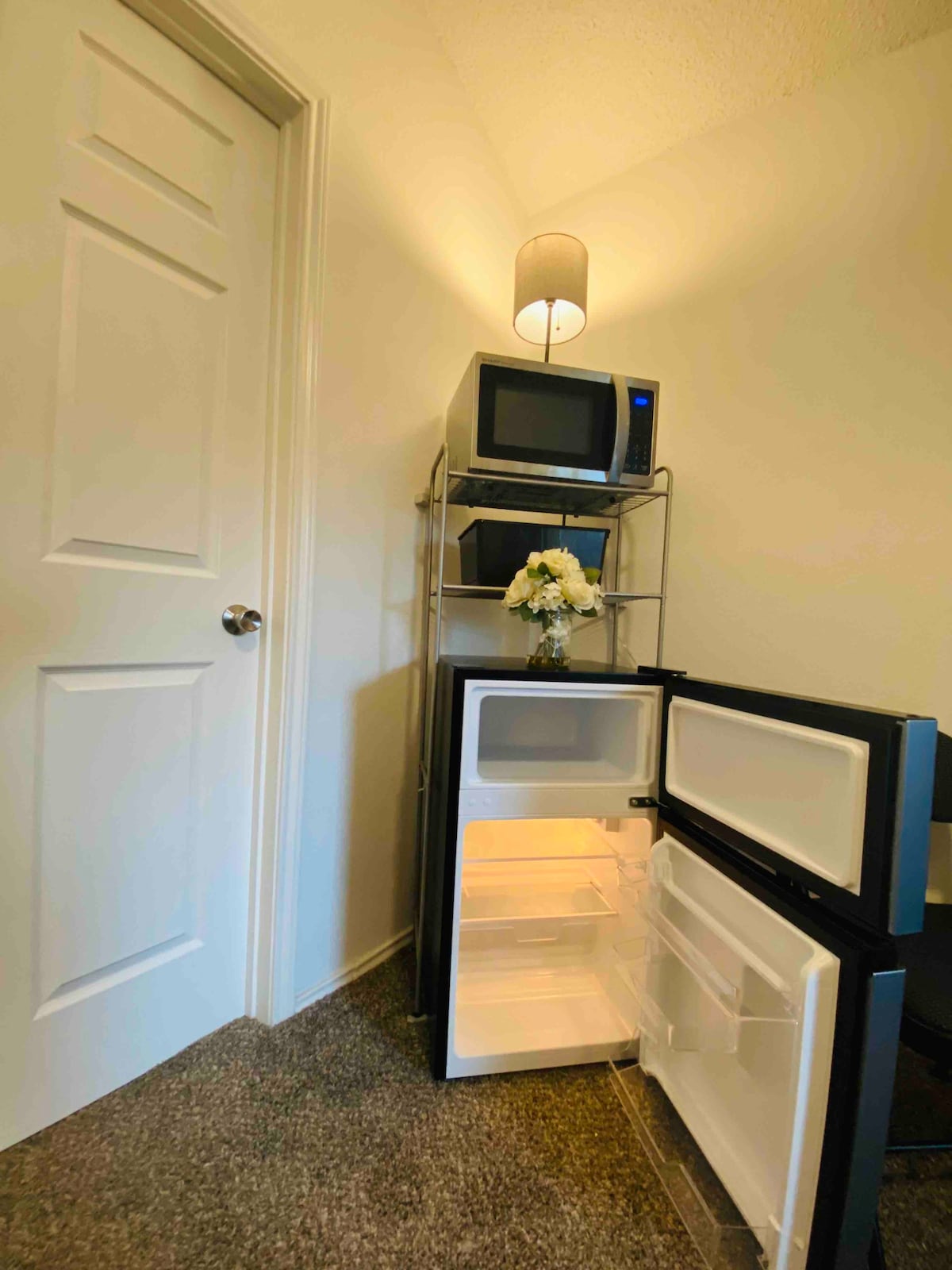 Private rm w/ mini fridge, microwave full bathroom