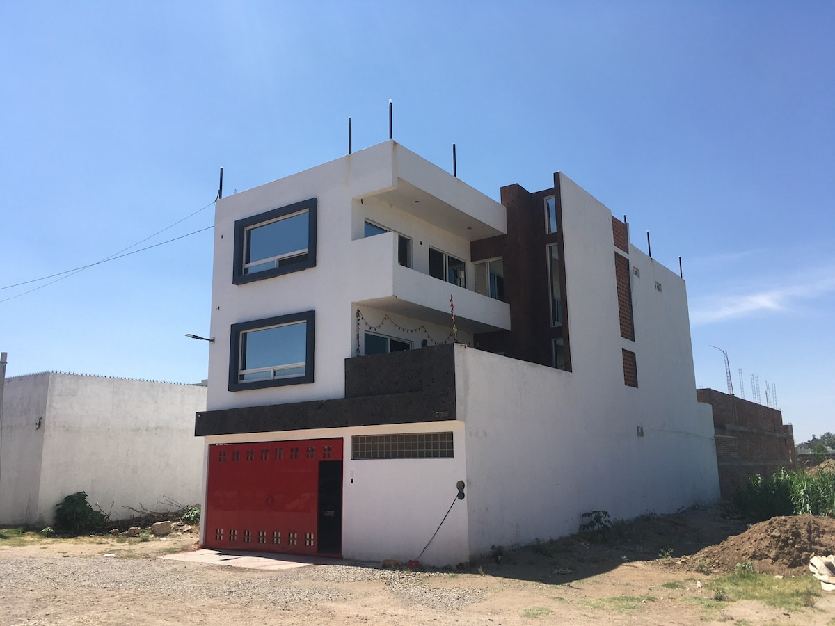 Habitación Amueblada con baño Privado 2