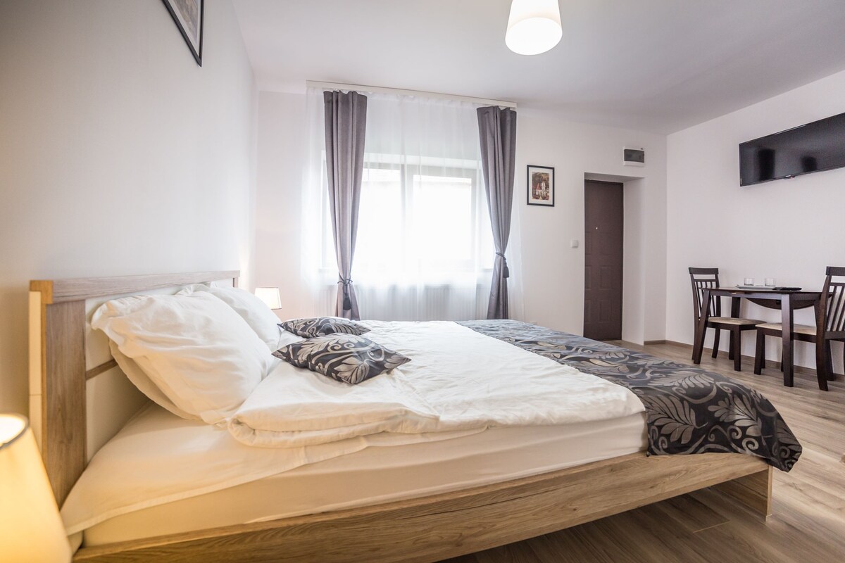 Manuela Residence: Elegant hotel-style room