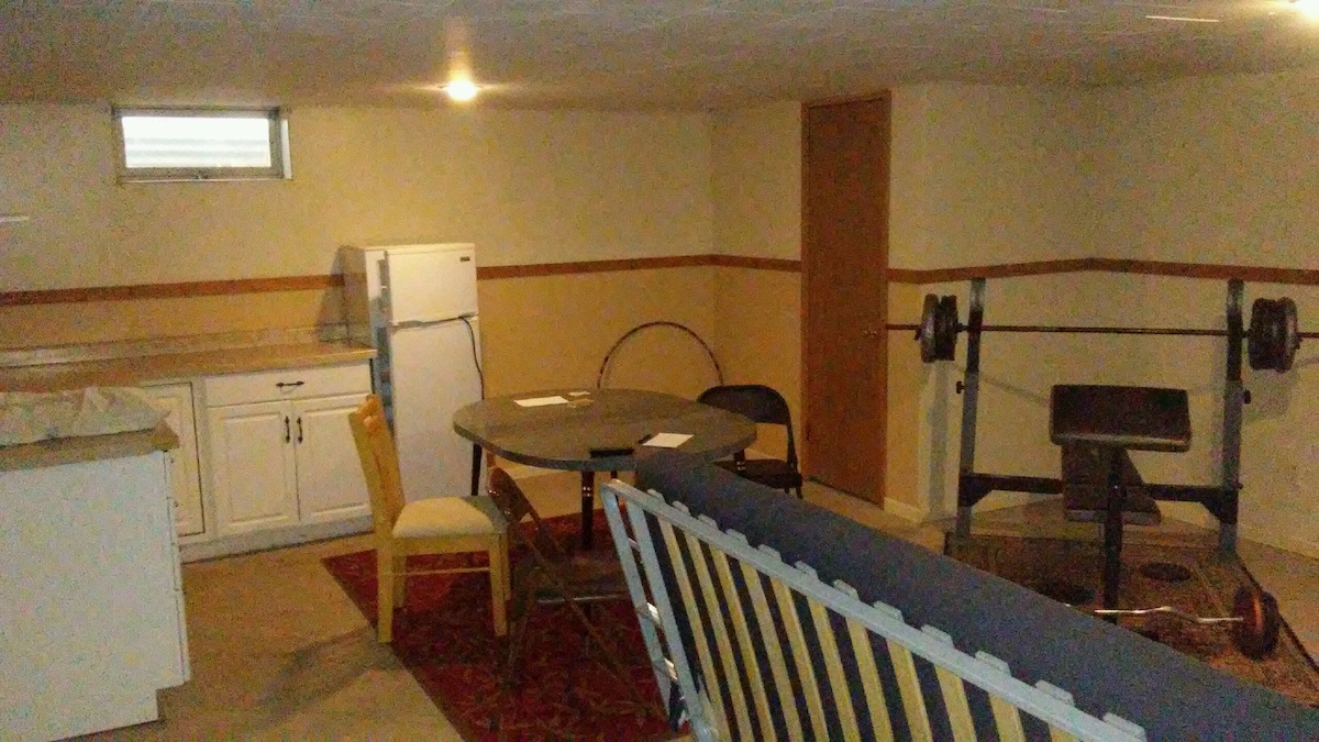 Large LL Efficiency Bedroom w/own heat by hospital