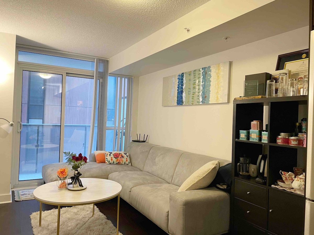 宽敞！宽敞的1卧室+ Den公寓|多伦多最佳位置