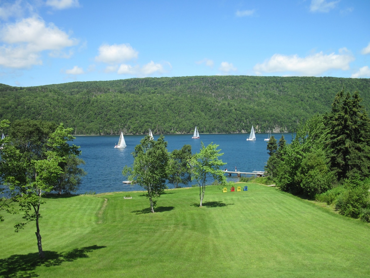 Bras D 'or Lakes风景优美的湖滨公寓