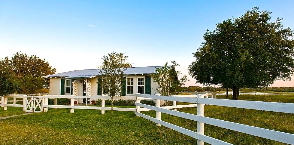 Knolle Farm & Ranch B&B - CHAPEL-VIEW HOUSE