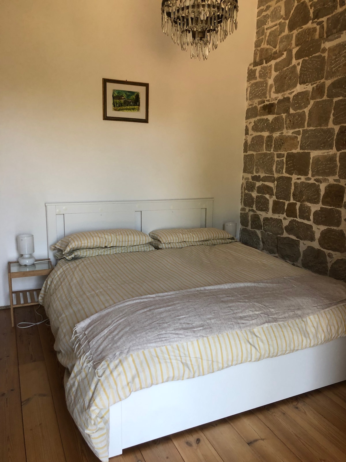 Guest room with bathroom (shower)