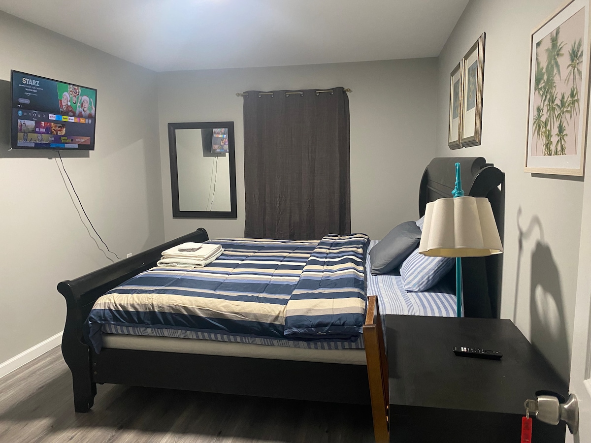 Carlifornia加大双人床私人房间。不收取清洁费。