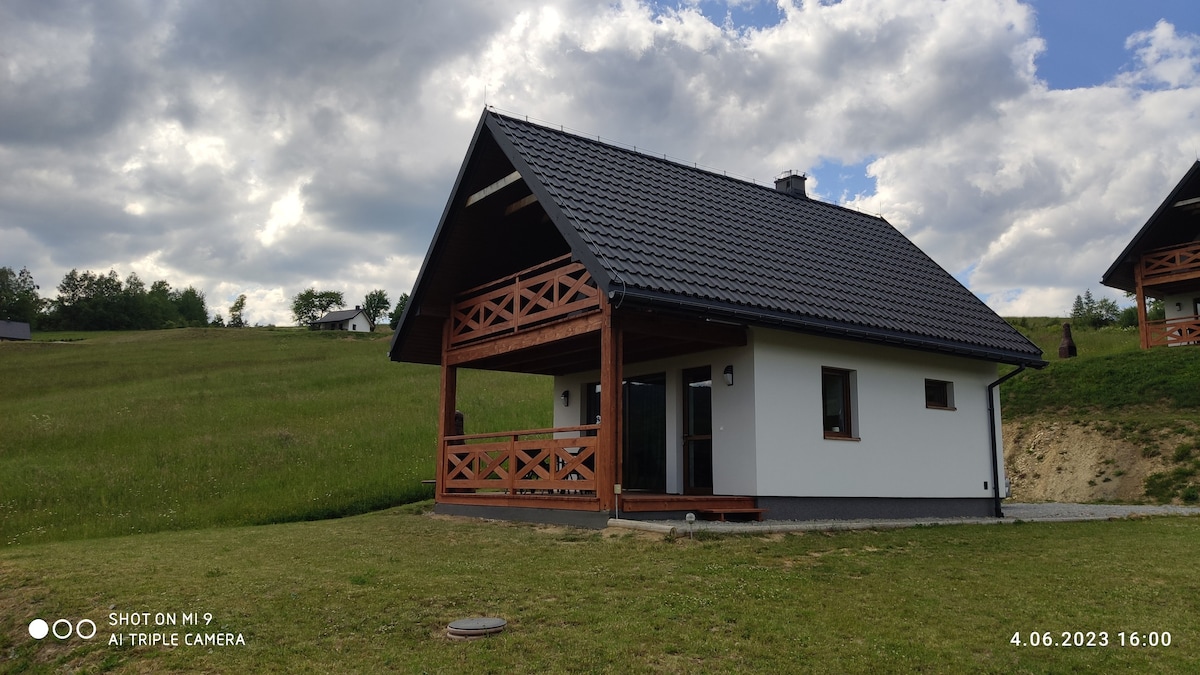 位于Bieszczady山脉的小屋，风景优美，气候全年