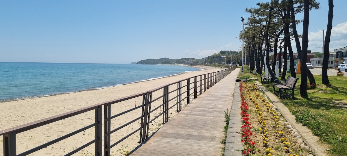 Mulchi Surfing Beach / Seoraksan National Park