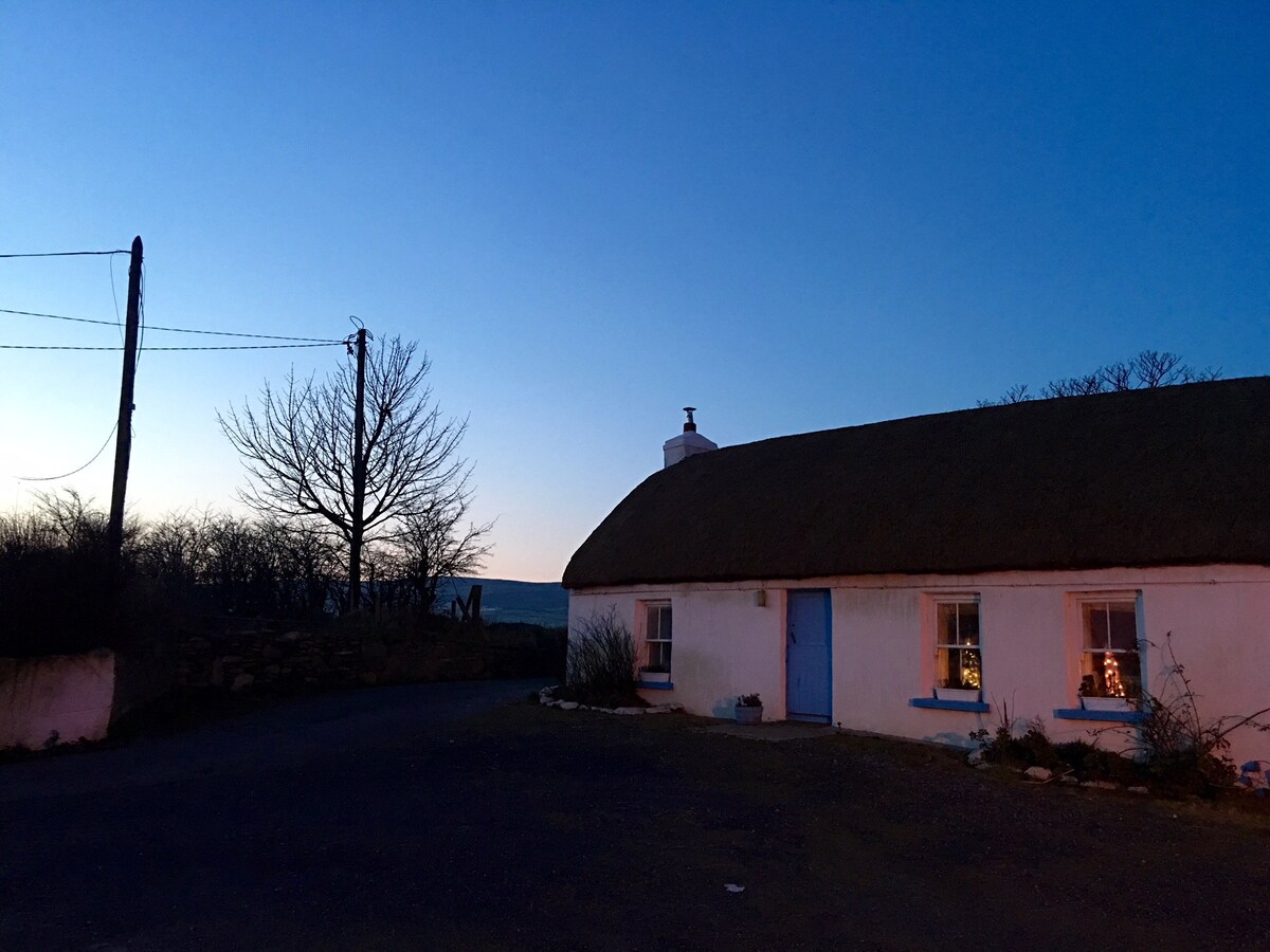 Greencastle Donegal的Wee Blue Cottage