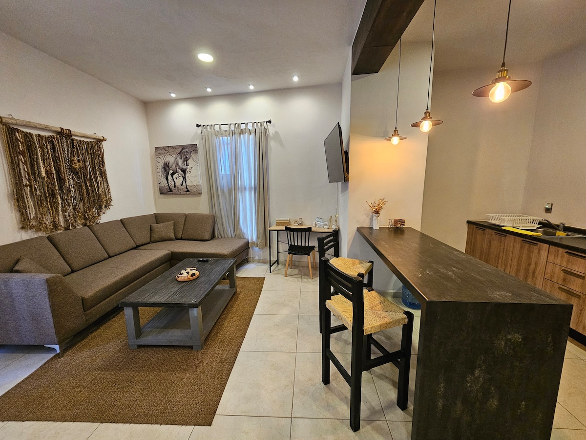 Villa Quebrada, Downtown, W/free Parking & AC