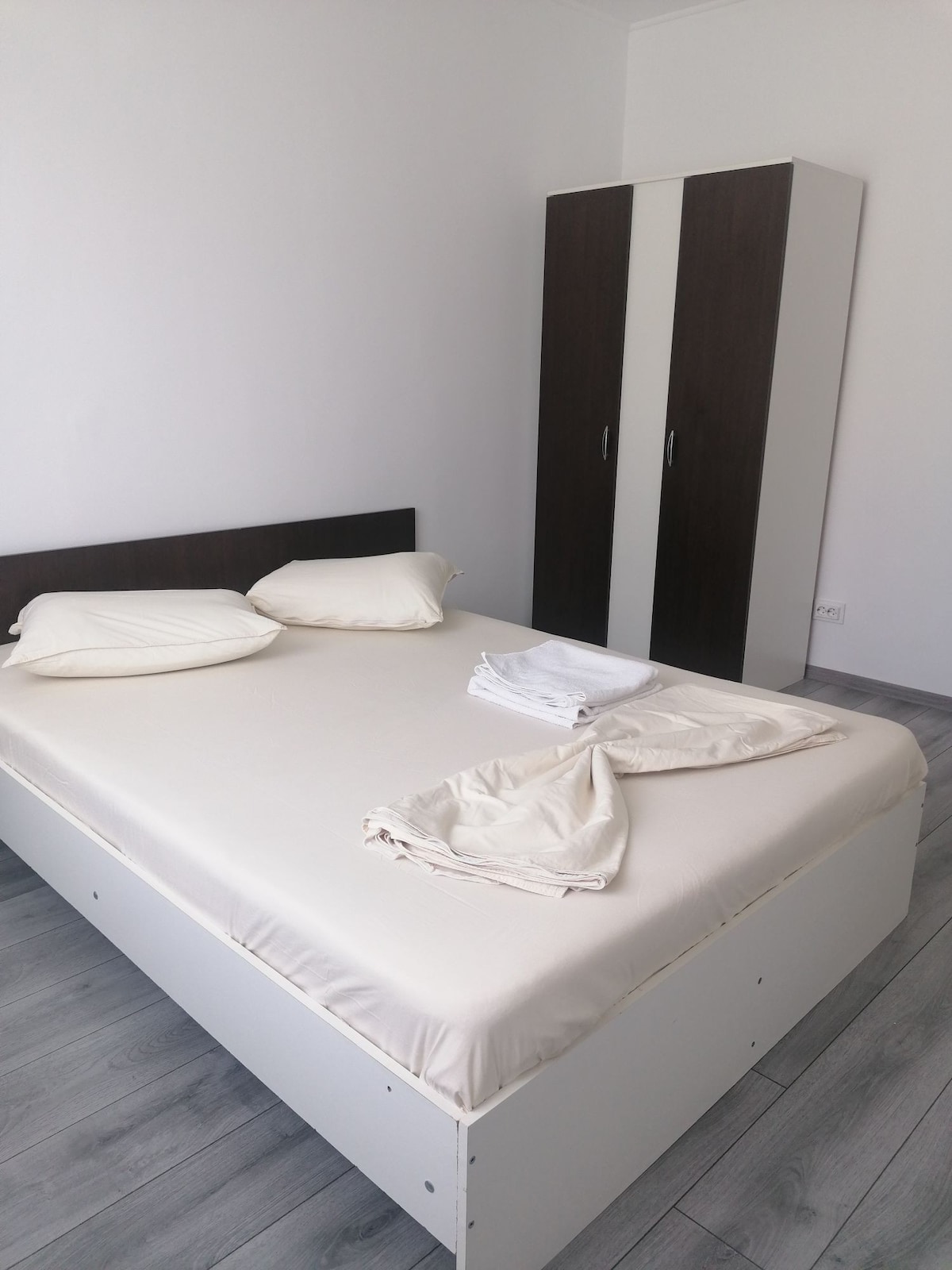 Apartament 2 camere, zona mânăstirii