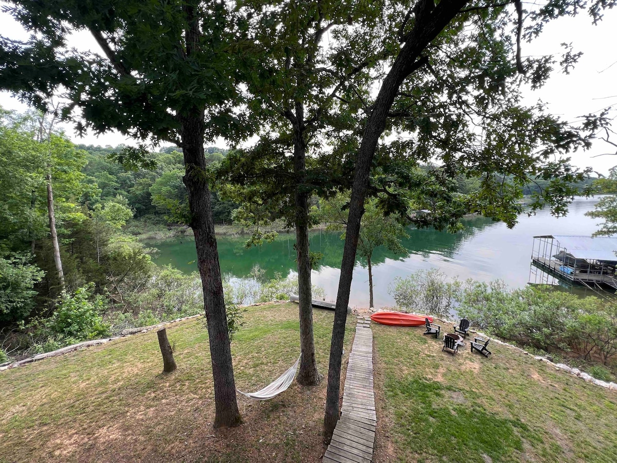 海狸湖（ Beaver Lake ）湖滨小屋