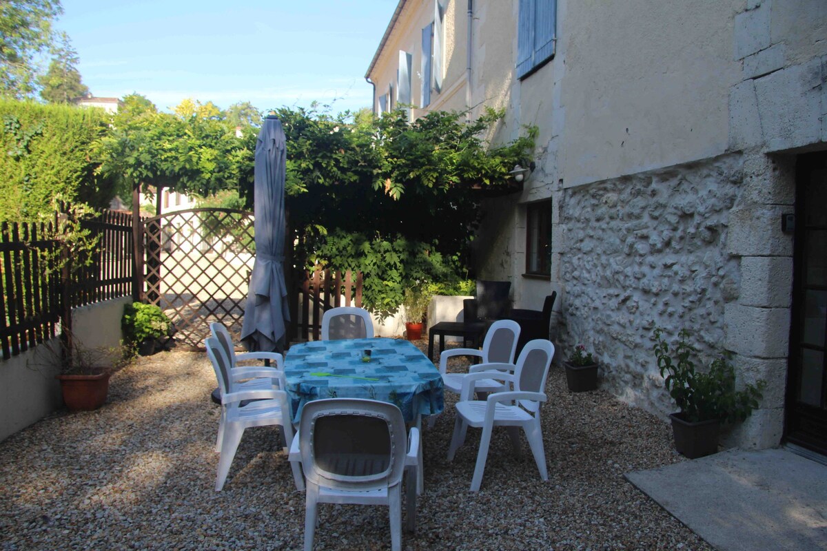 La Secherie, Gite, shared pool, Chalais SW France