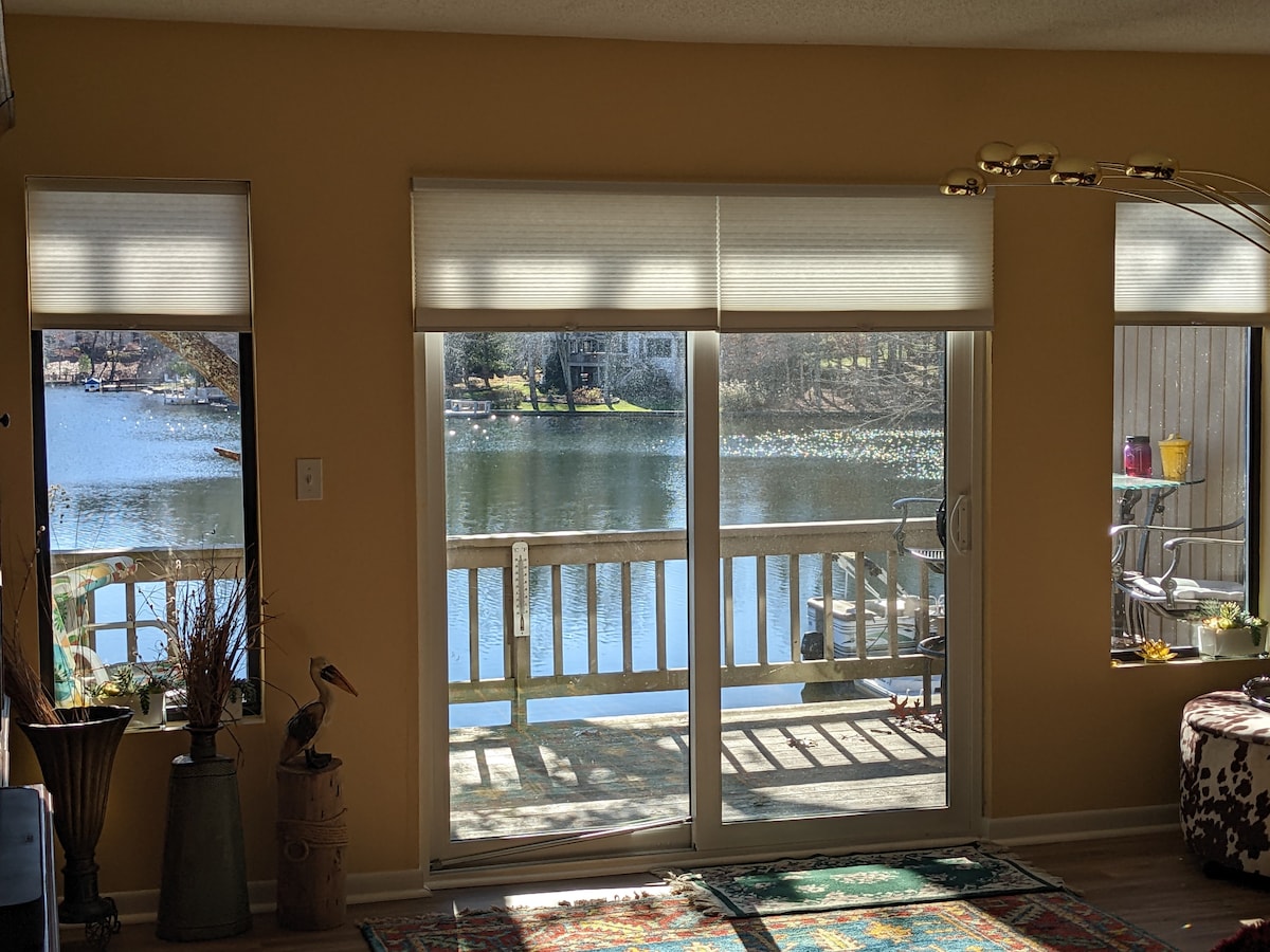 Fairfield 'Lake Front' Golf & Dock 
3 bd 2.5 bath