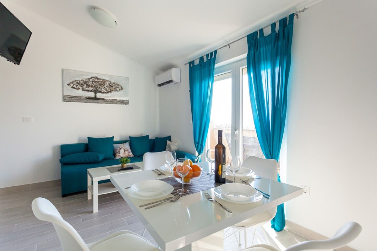 Lavish Apartment in Omišalj with Rooftop Terrace