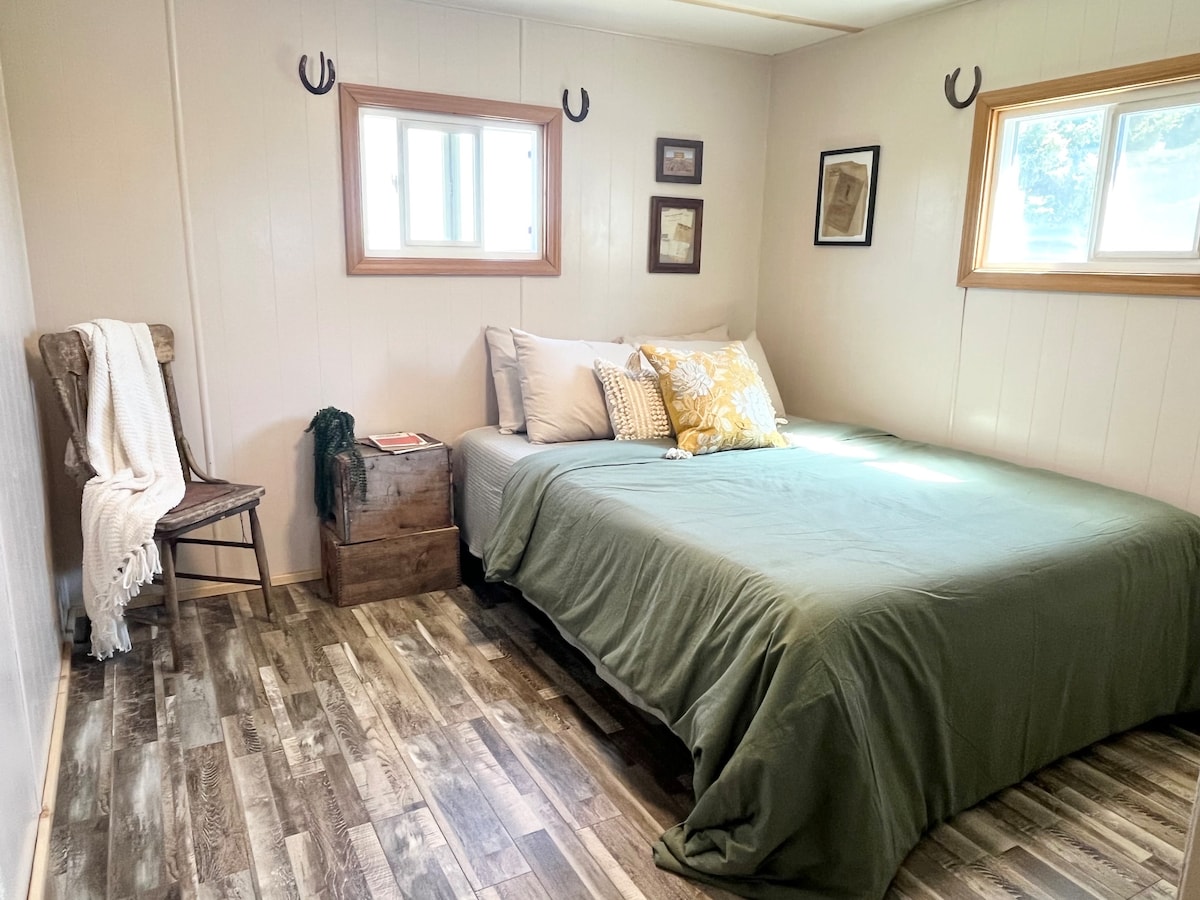 Pet Friendly Bunkhouse With Country Views