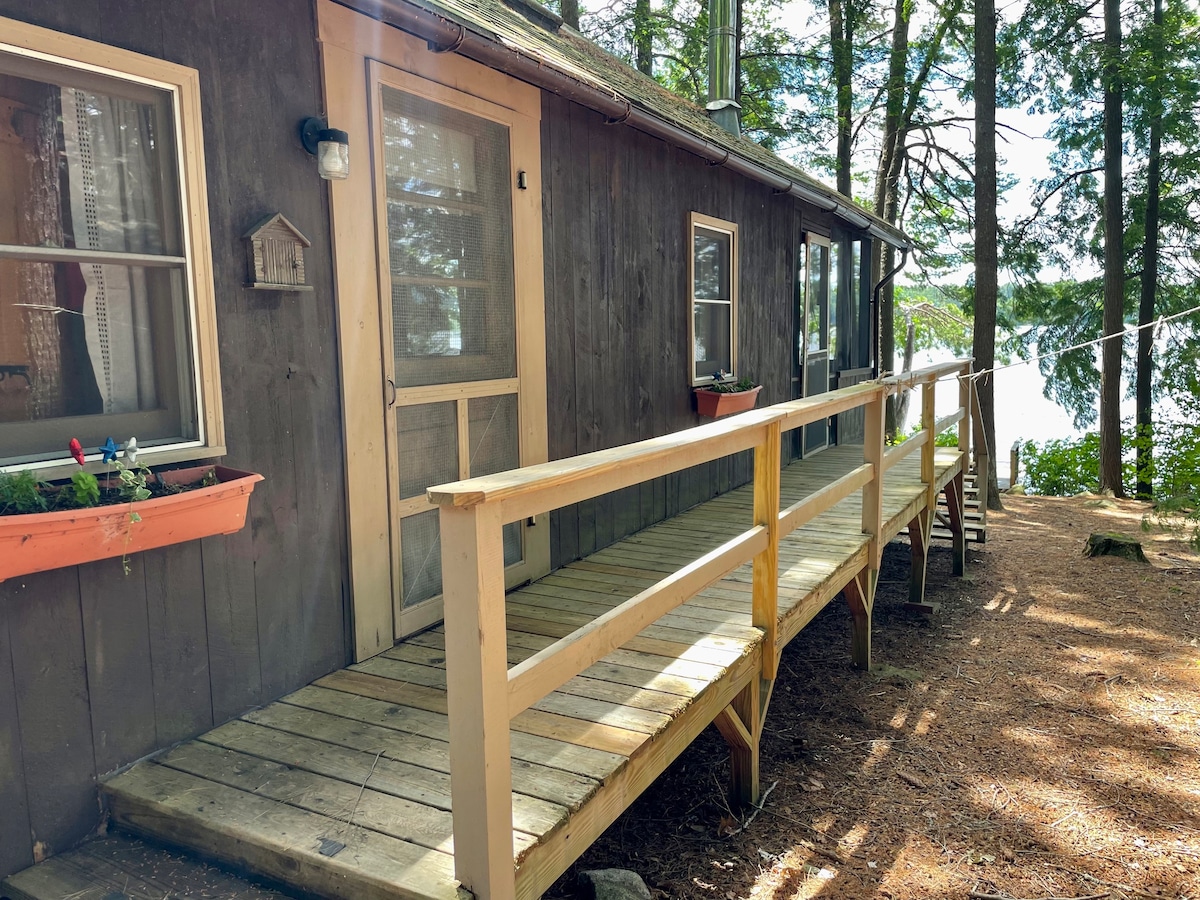 The perfect 3 bedroom lakeside camp on Great Pond!