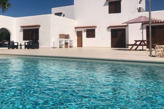 伊比萨圣安东尼（ Sant Antoni ）的贝拉别墅（ Villa Bella ） ，带令人惊叹的游泳池