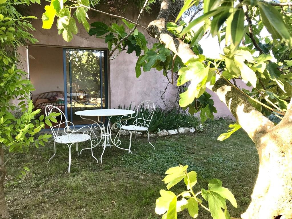 Studio indépendant dans propriété avec piscine