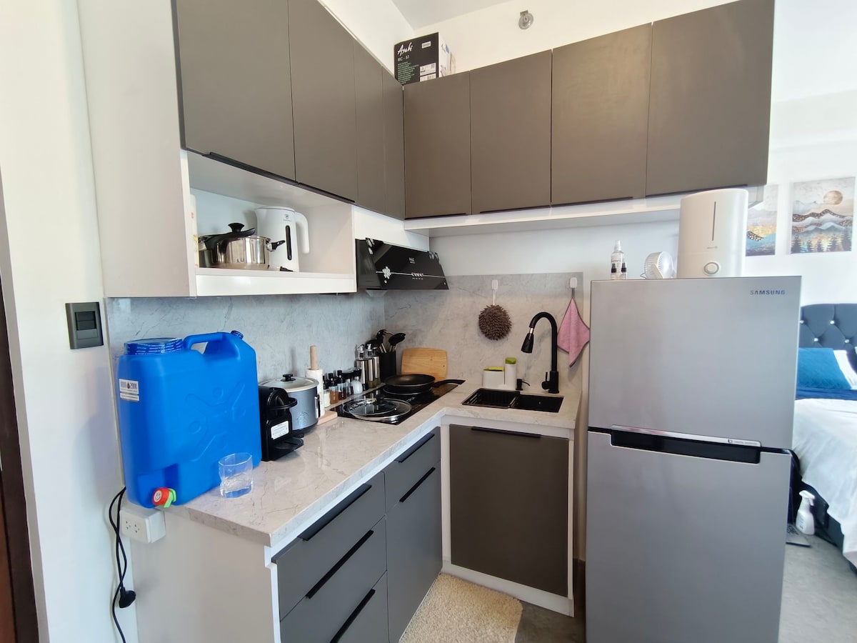 PRIMEHOMES带厨房用具的舒适公寓