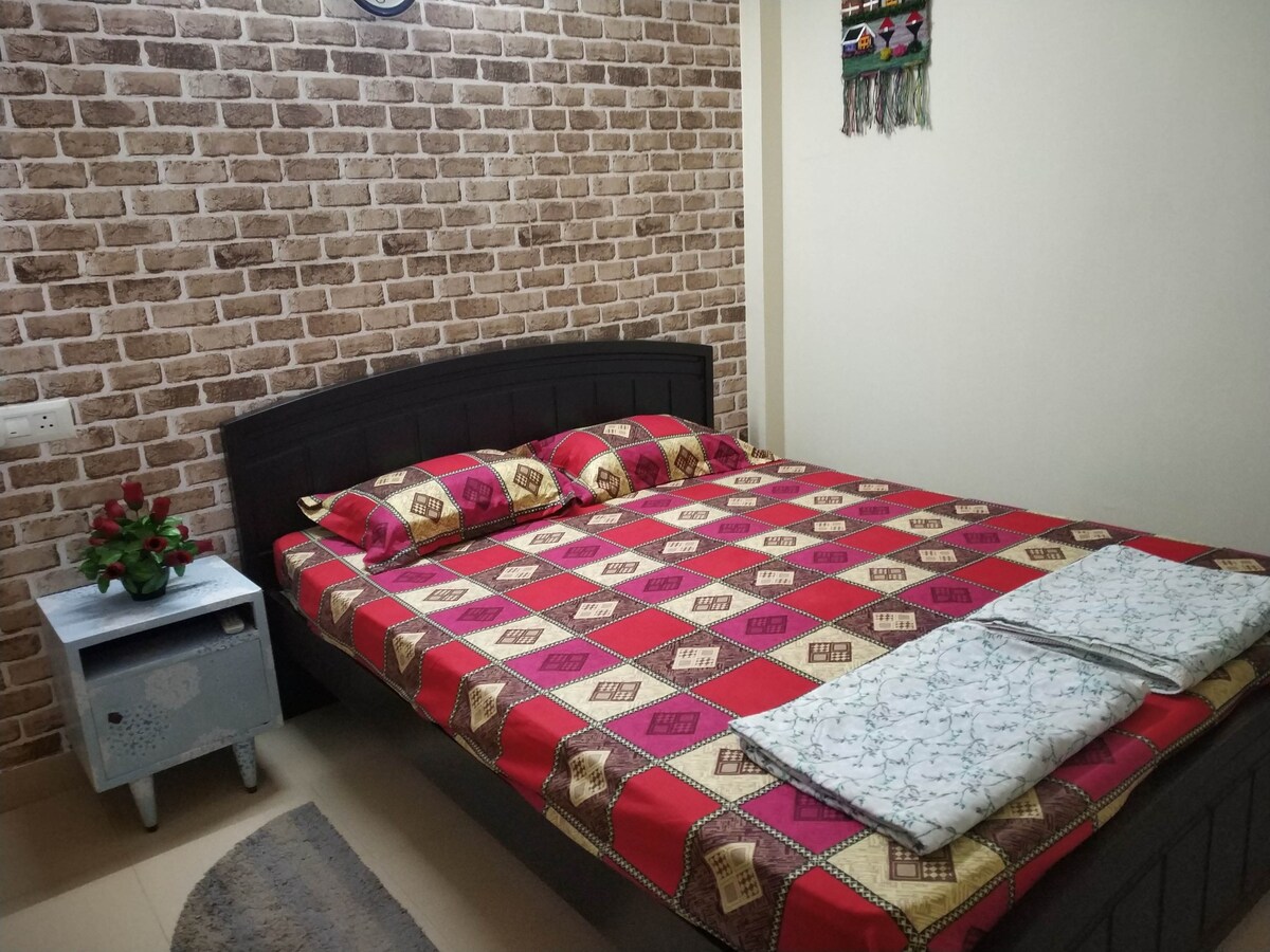 Kharghar山附近的私人一居室公寓