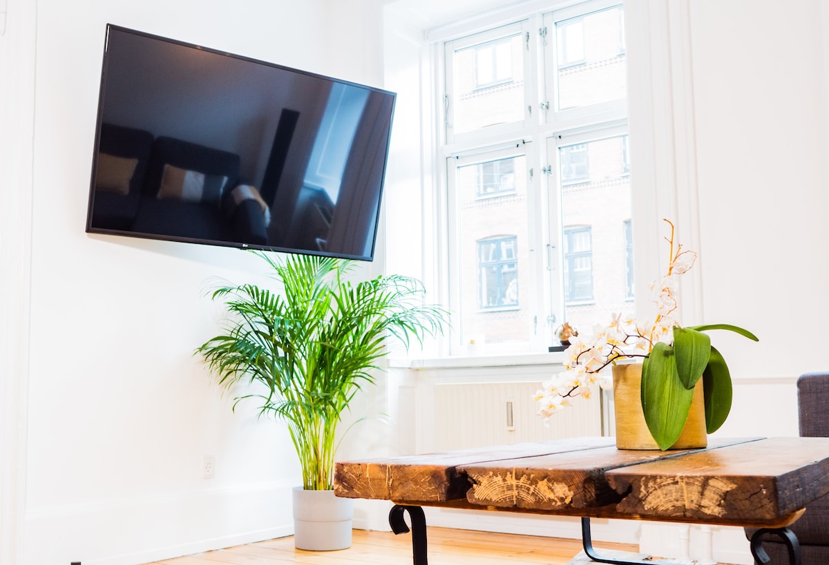 Explore Cph from a Stylish Central Apartment