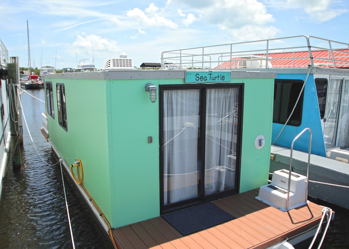 Aqua Lodge Houseboat "Sea Turtle"