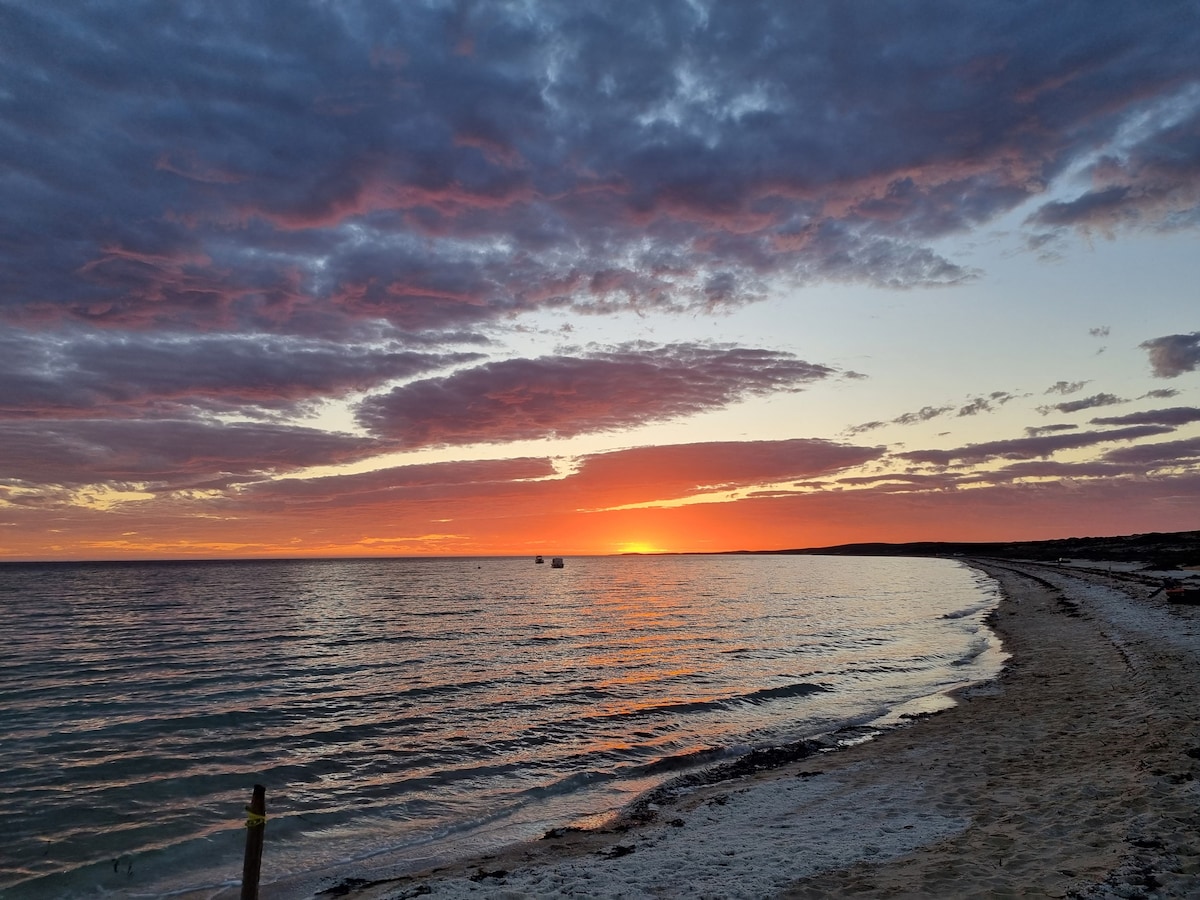 SeaSide Surf & Sunsets