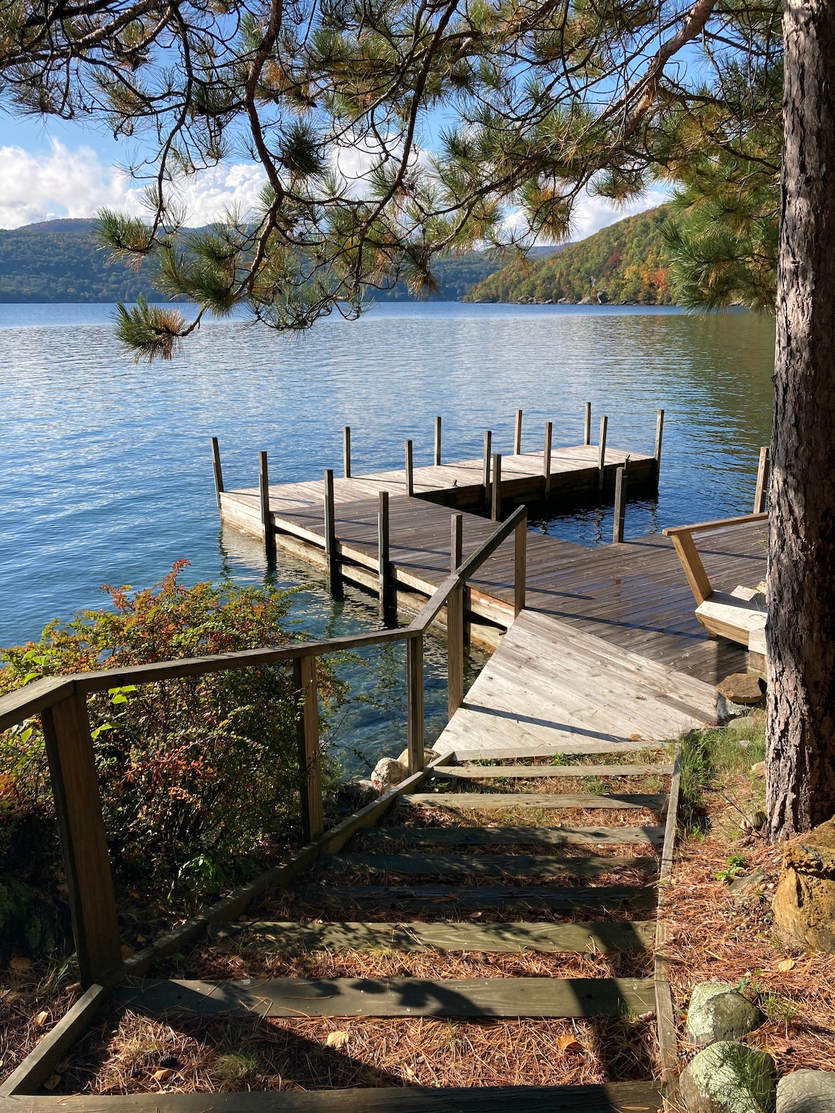 Lake house w. private dock on Northern Lake George