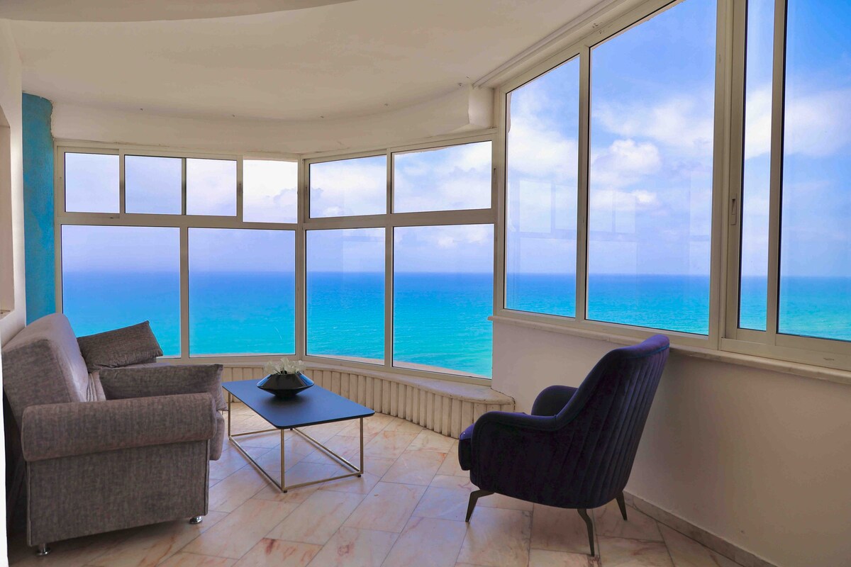 Sea-front apartment Netanya