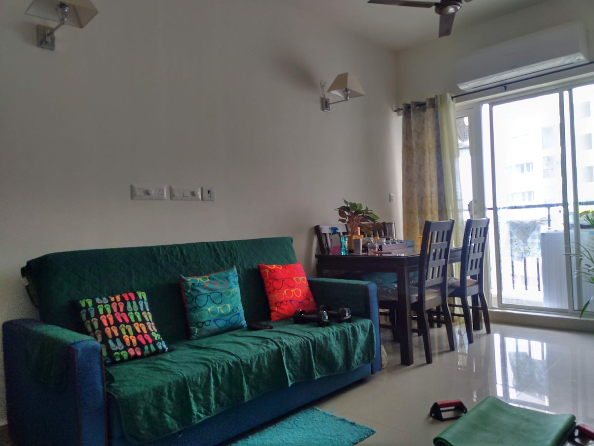 Nice and well-connected 1.5 BHK Condo