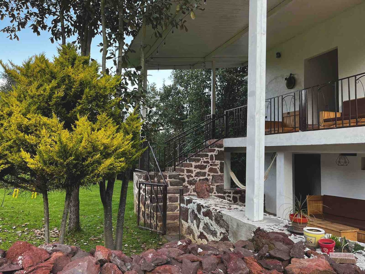 Linda cabaña con temazcal y fogata