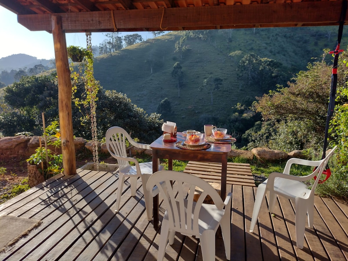 Chalé amplo, tranquilo,  vista linda e cachoeira