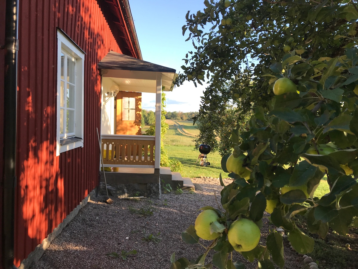 Söderby Strandhage安静舒适的住宿