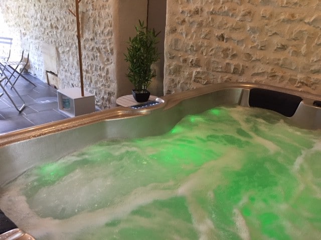 Maison du Bonheur jacuzzi piscine privée* Yonne