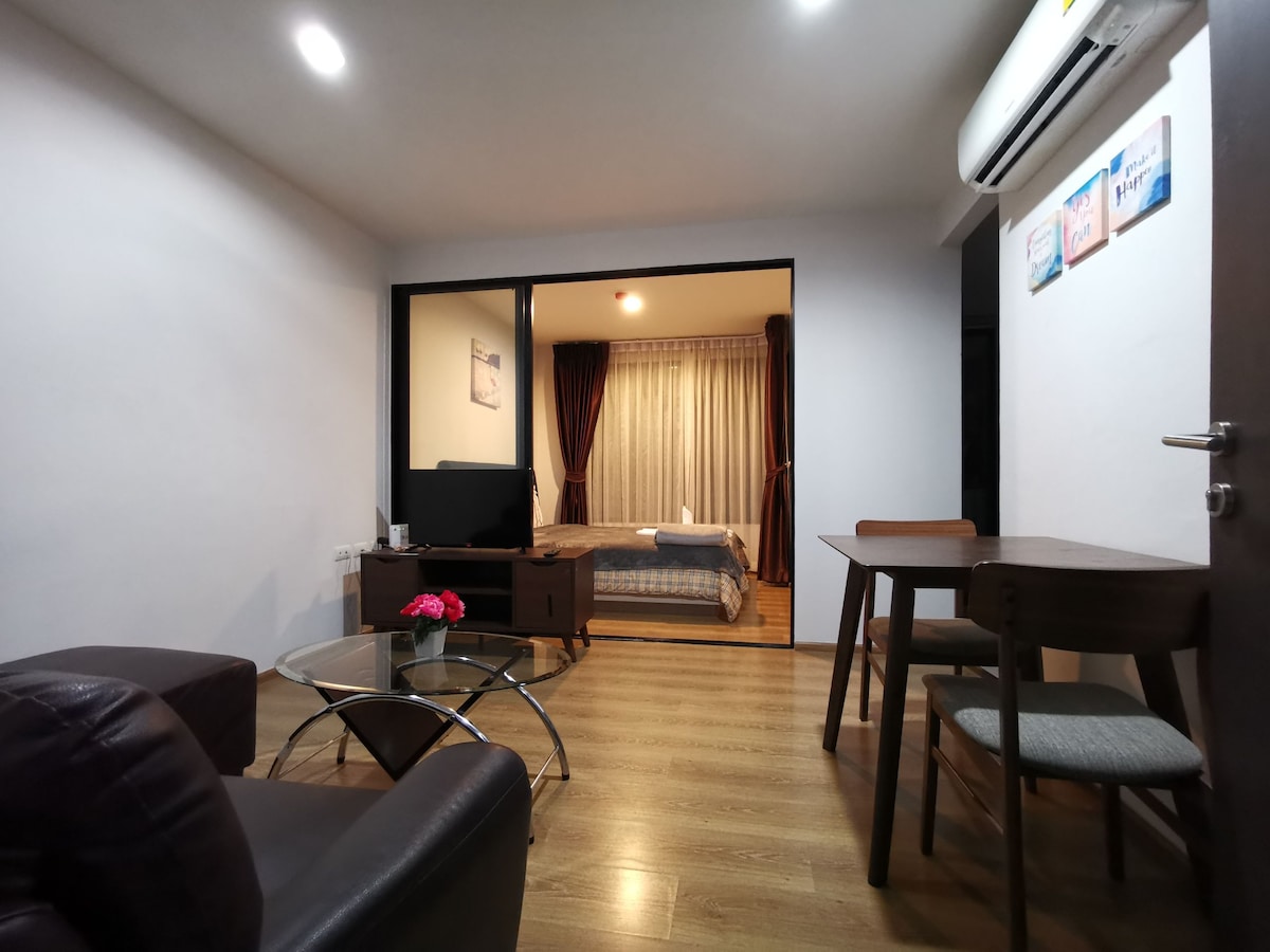 Live on 2Fl near Shop​ping Mall & Phuket Old Town