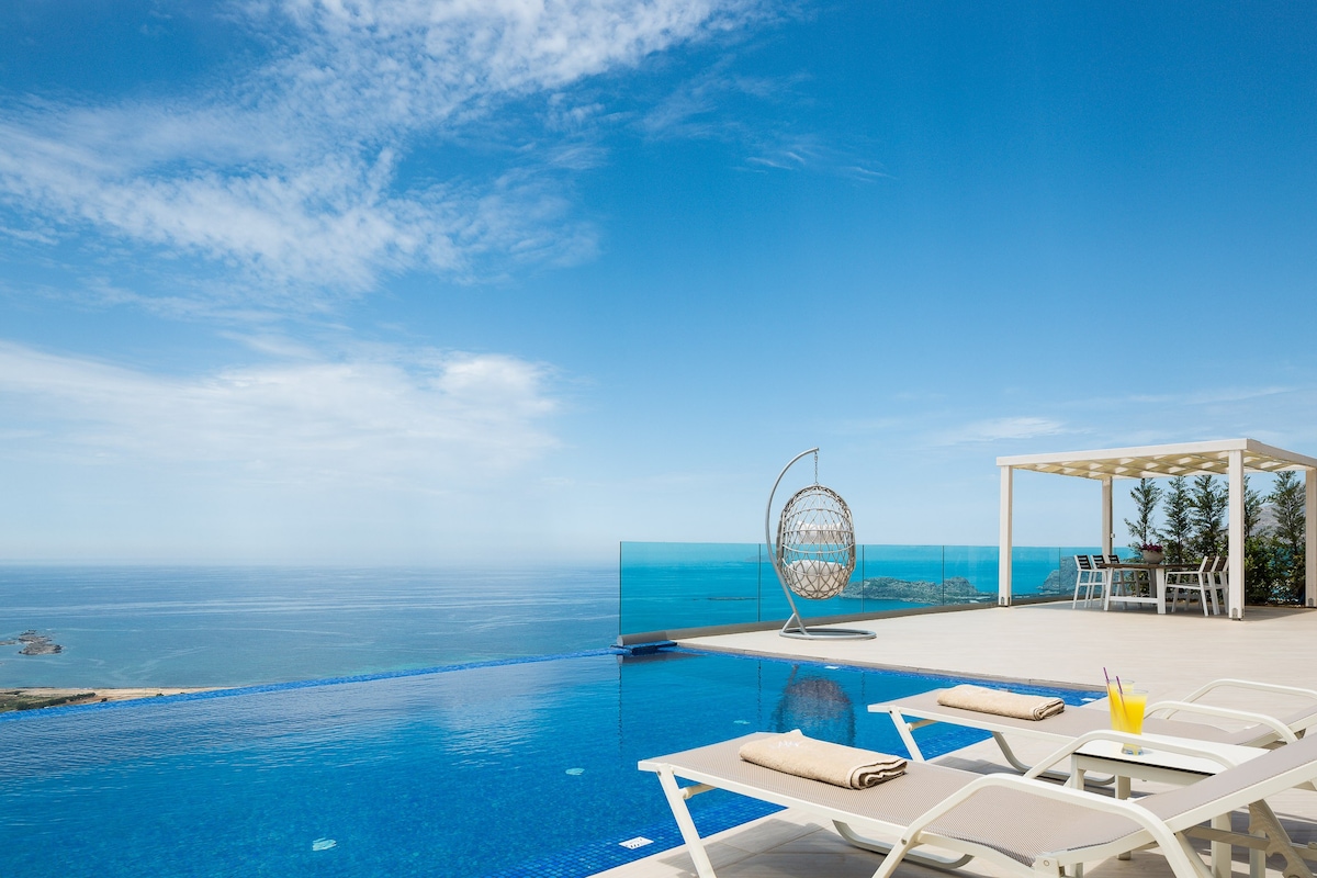Blue Horizon,amazing sea view,private pool, luxury