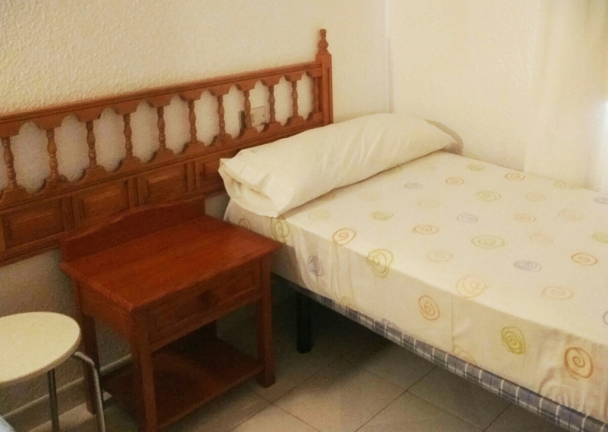 位于myhouse-LosCristianos低成本的独立房间