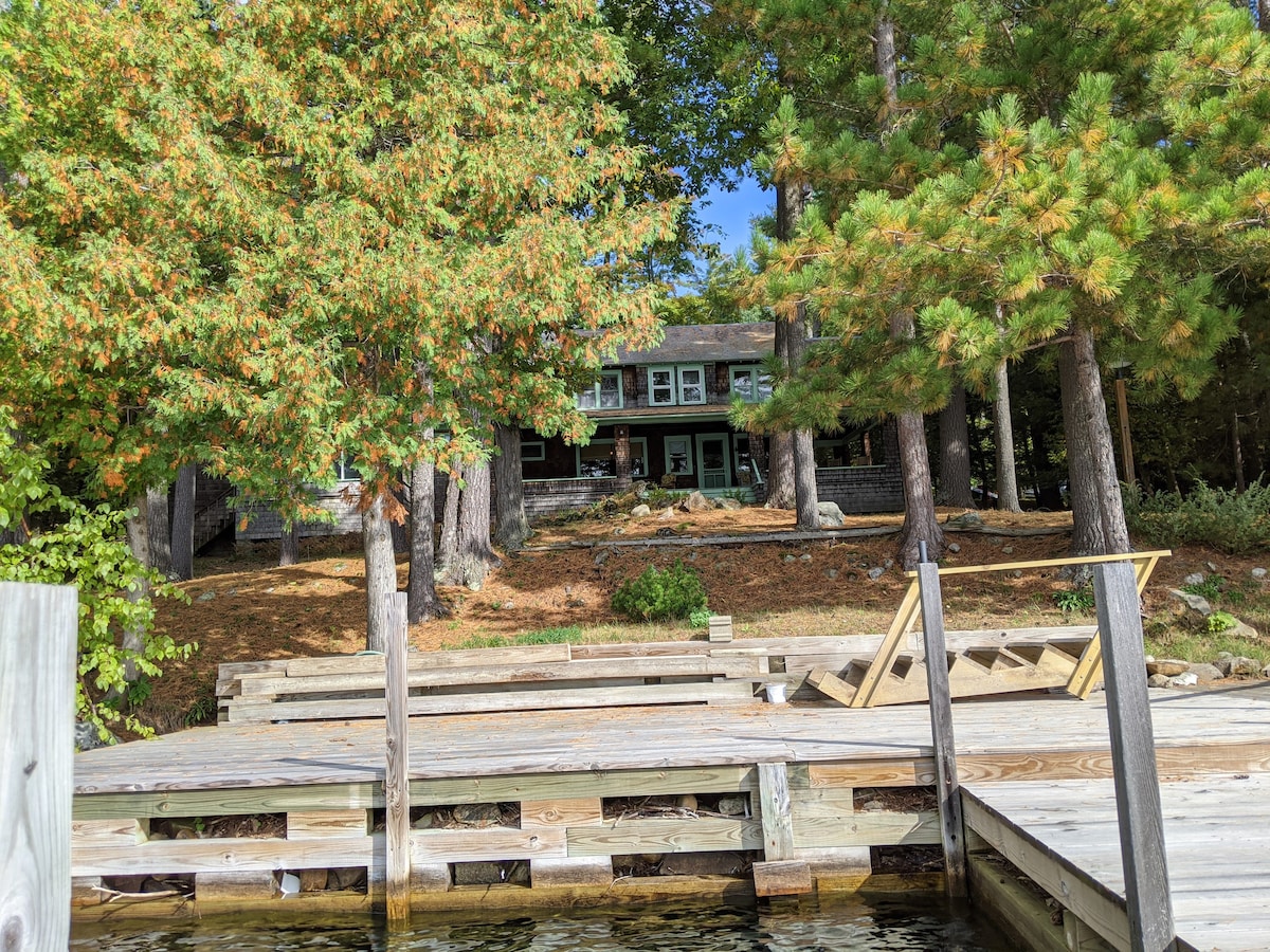 Lake house w. private dock on Northern Lake George